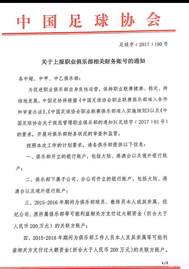 此刻，长庚和李大耳两个人把地图拉开，举到跟杨若晴视线相平的高度。